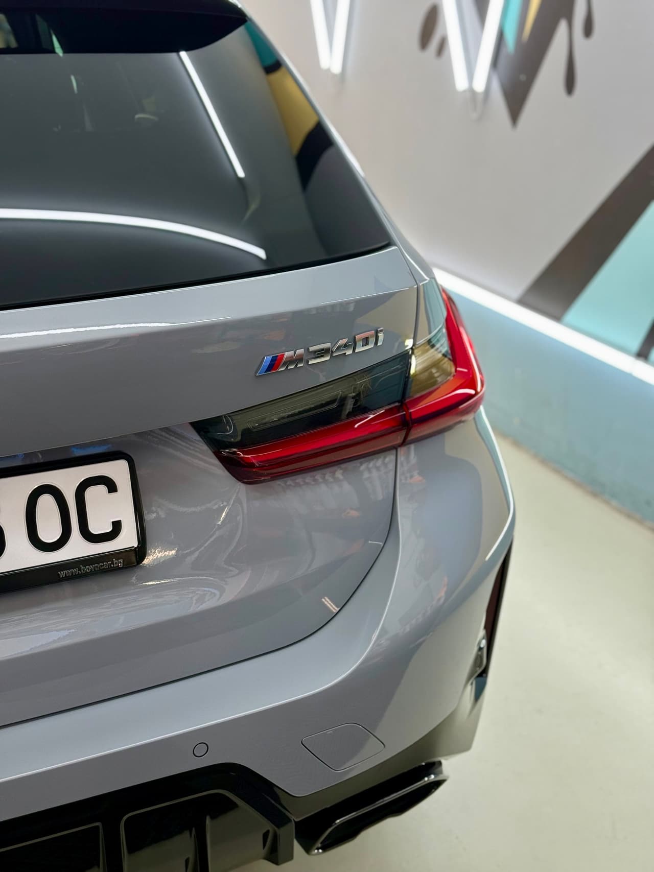 Задна част на сиво BMW M340i