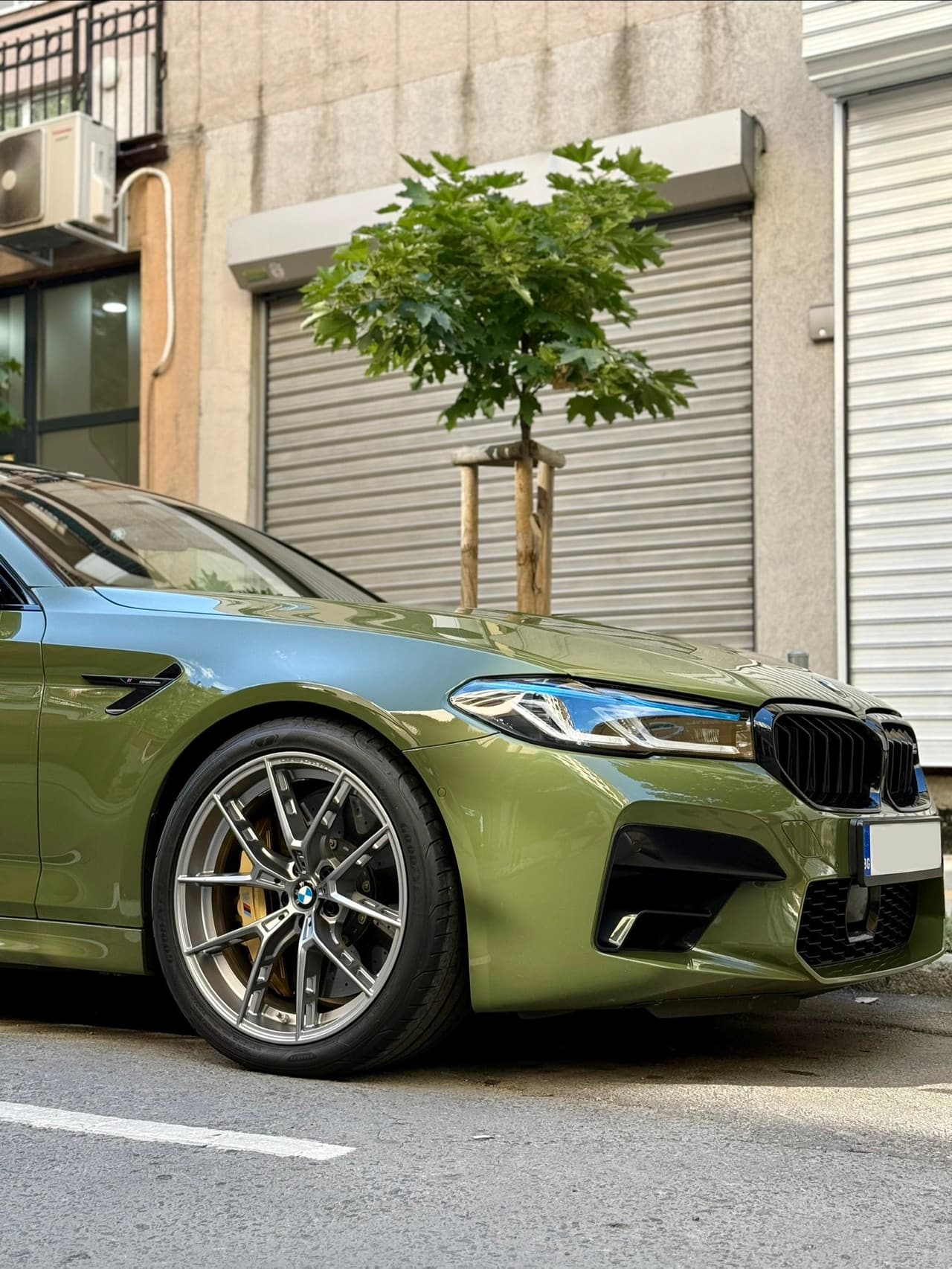 Зелено BMW след детайлинг