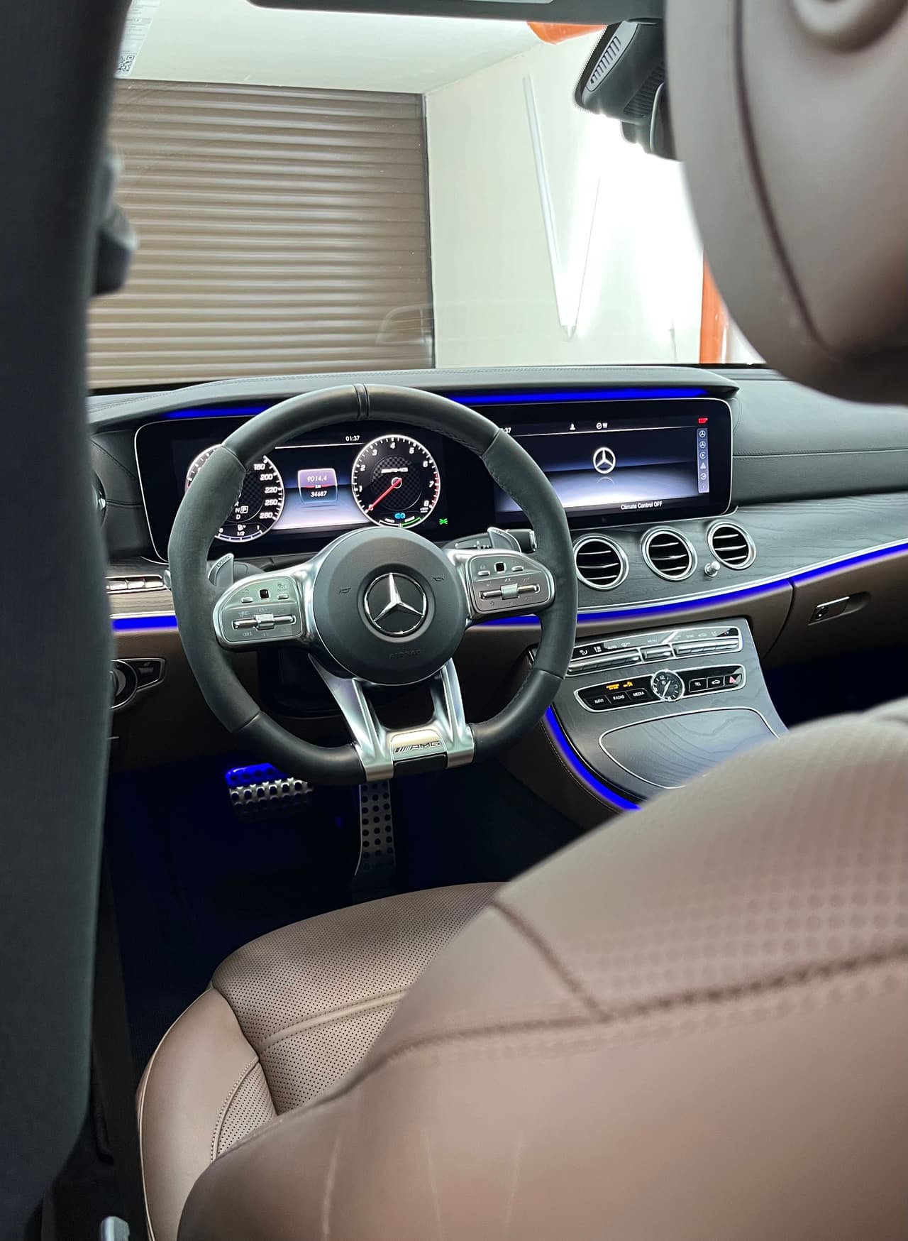 Интериор на Mercedes-AMG след почистване